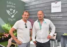 Wouter den Hollander, of Kolster Magical Plants em Flower, together with one of their Magical kwekers from Dusseldorf. Their brand Magical Garden Plants was well presented at the show. It's a brand for a broad assortment of garden plants. 